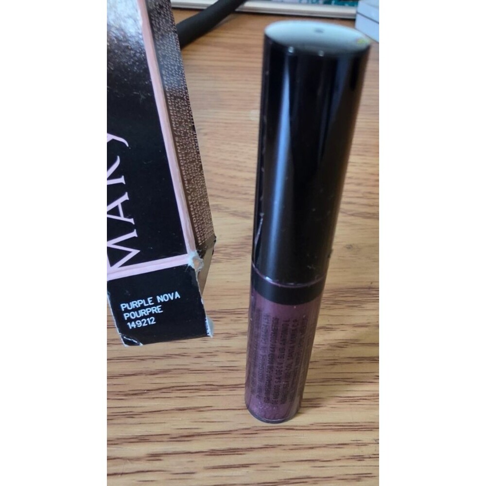 Mary Kay Liquid Eye Shadow Purple Nova 149212 Versatile Color NEW - Picture 2 of 2